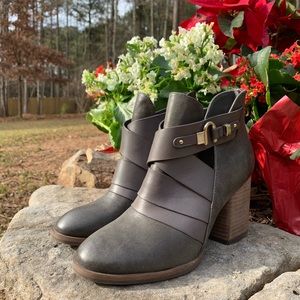 Isola | Women's Block Heel Bootie | 7M